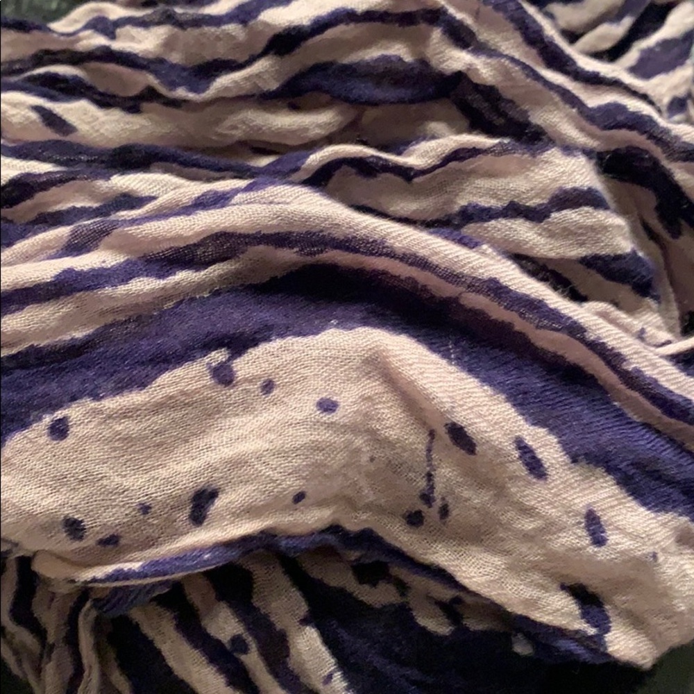 Navy and cream scarf